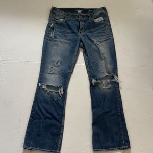 Silver Jeans medium wash distressed medium wash size 14/32L